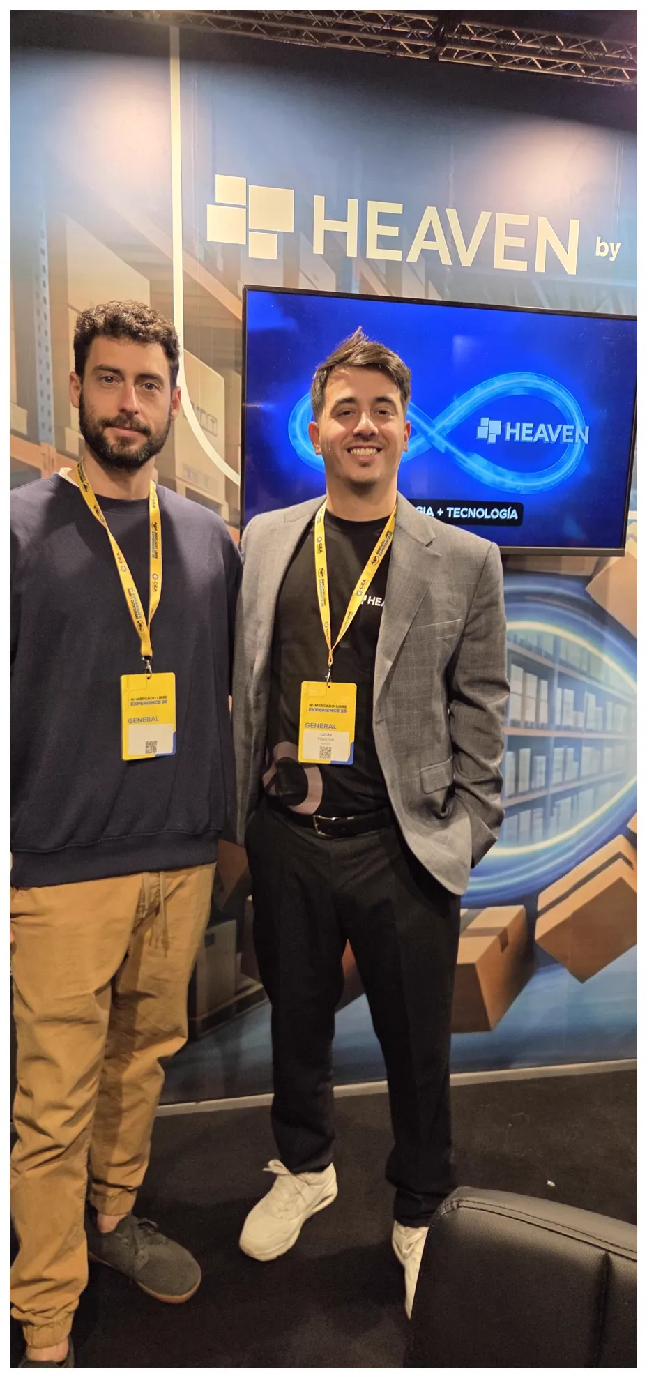 Equipo de Heaven en el stand del Mercado Libre Experience 26
